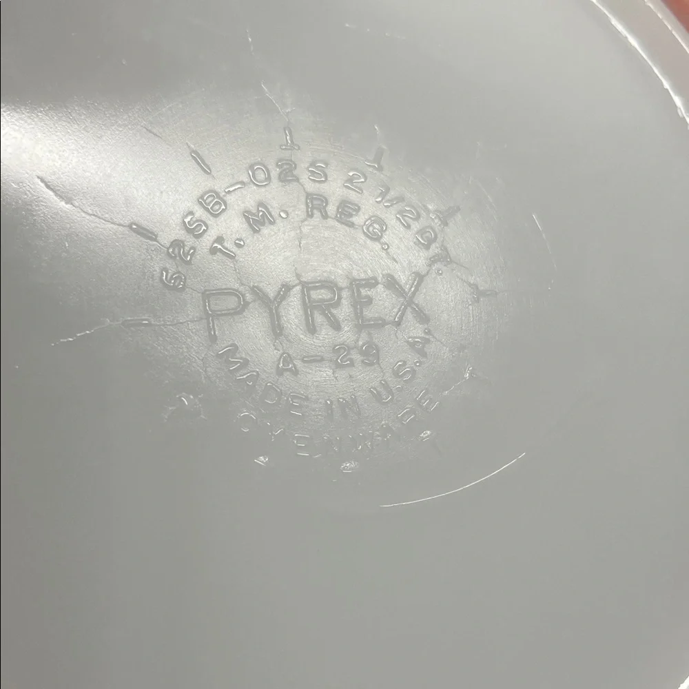 Vintage Pyrex square red hostess bowl. 2.5 qt. Excellent condition